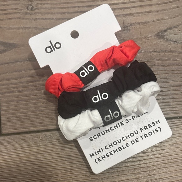Alo Fresh Mini Scrunchie 3 Pack Candy Red Black White - Picture 2 of 3